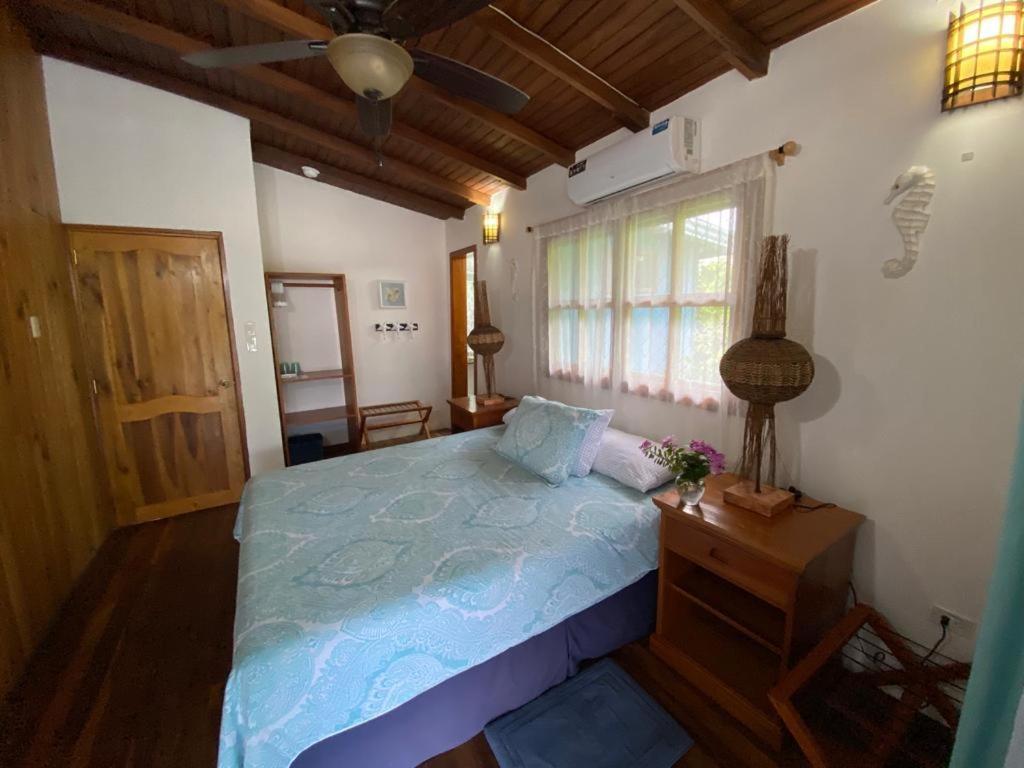 The Isabela Beach House Puerto Villamil Esterno foto