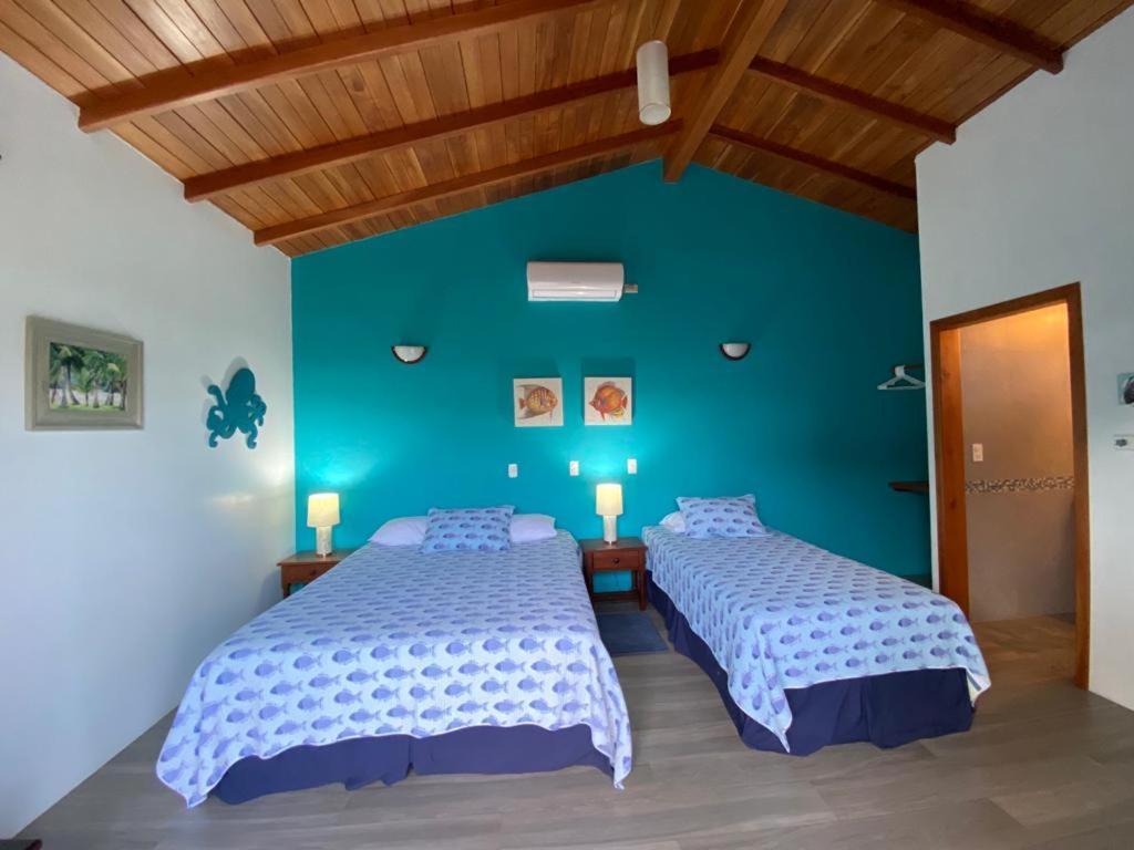 The Isabela Beach House Puerto Villamil Esterno foto