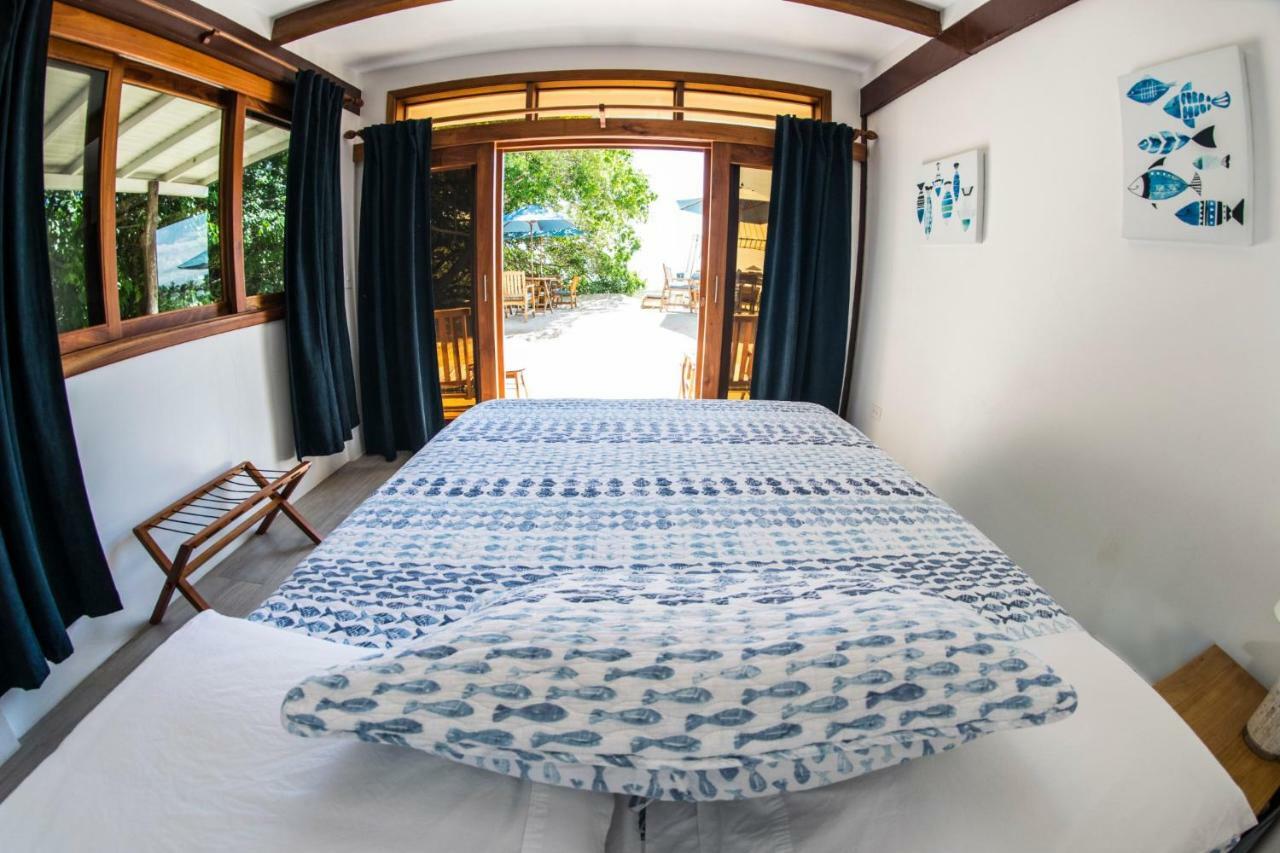 The Isabela Beach House Puerto Villamil Esterno foto